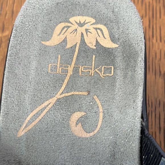 Dansko Dahlia Black Patent Toe Post Thong Sandals Wedge Flower Size 38 - Picture 4 of 11